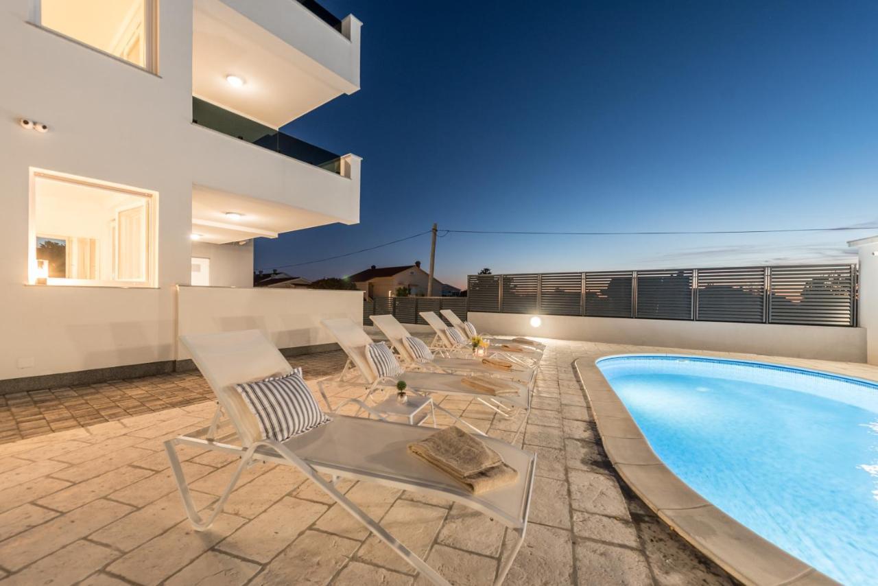 Villa Lena Luxury Apartments Новаля Екстер'єр фото