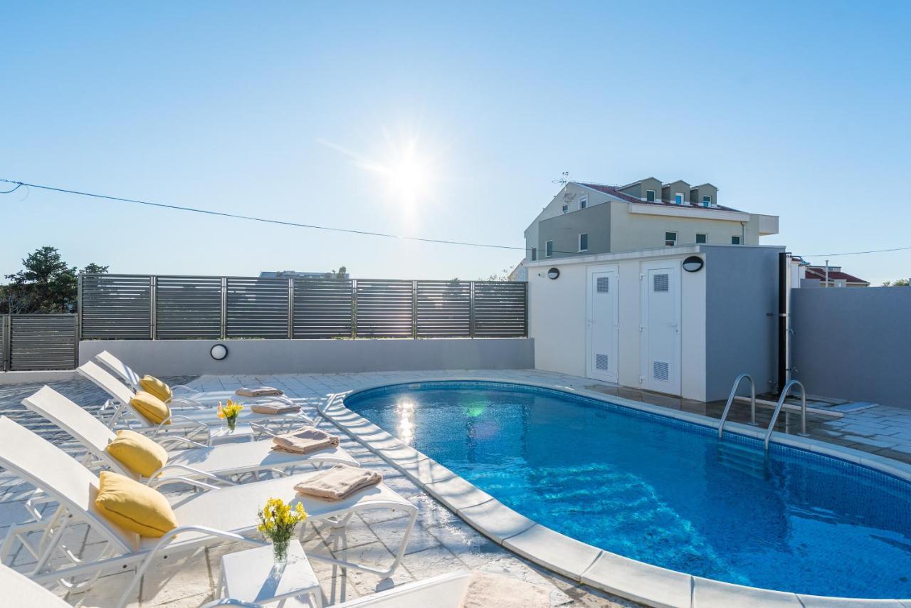 Villa Lena Luxury Apartments Новаля Екстер'єр фото