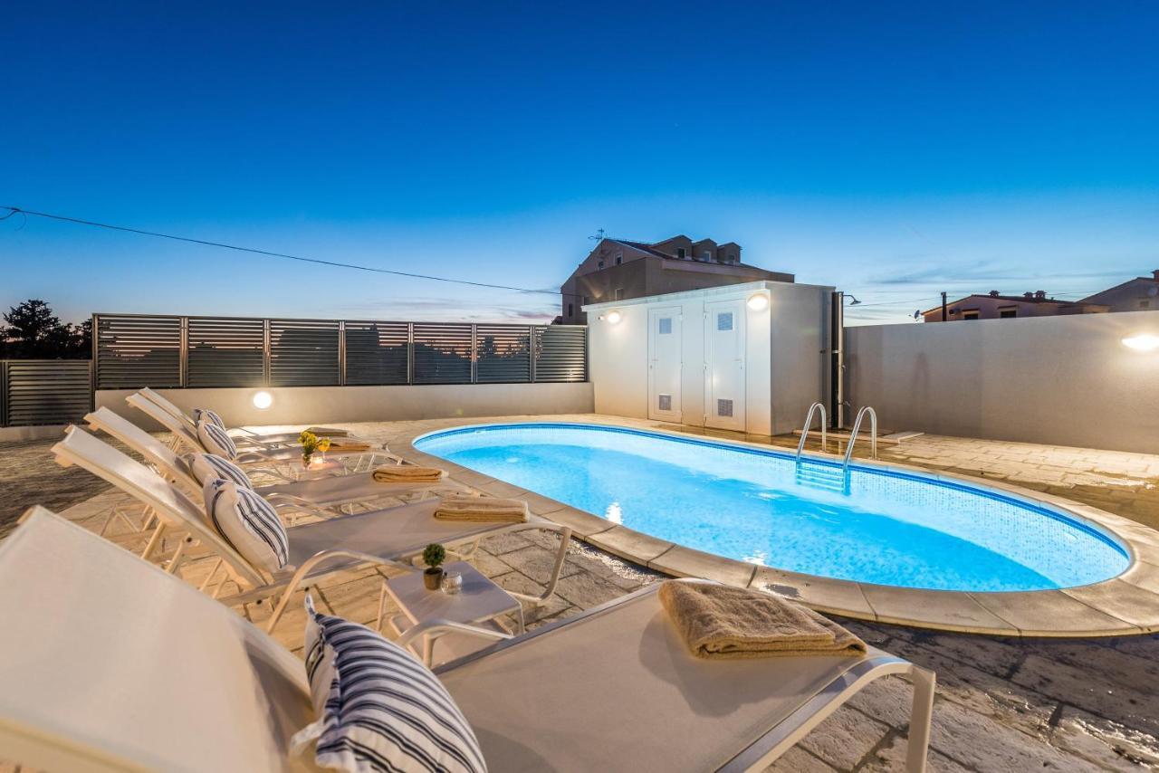 Villa Lena Luxury Apartments Новаля Екстер'єр фото