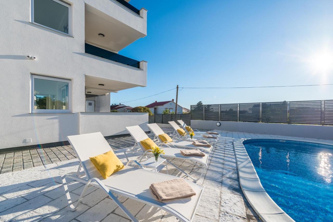 Villa Lena Luxury Apartments Новаля Екстер'єр фото