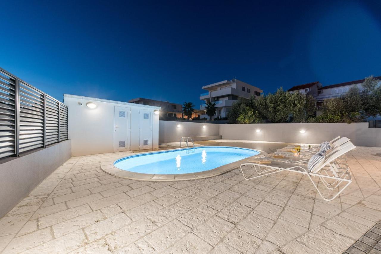 Villa Lena Luxury Apartments Новаля Екстер'єр фото