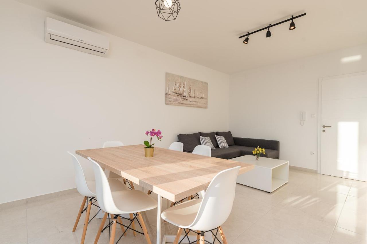 Villa Lena Luxury Apartments Новаля Екстер'єр фото
